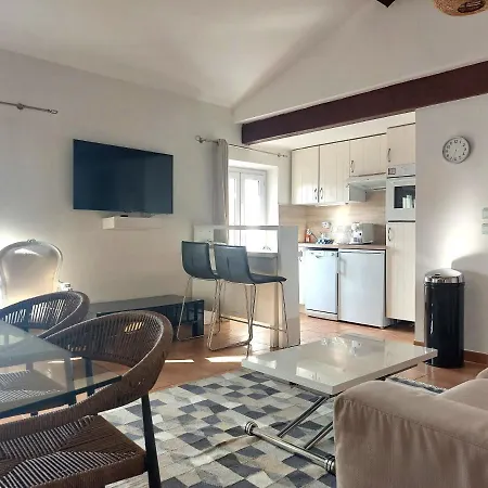 In The Hart Of Old Cannes - Place Du Suquet - 2 Min Walking Distance From Palais De Festivals And Beaches